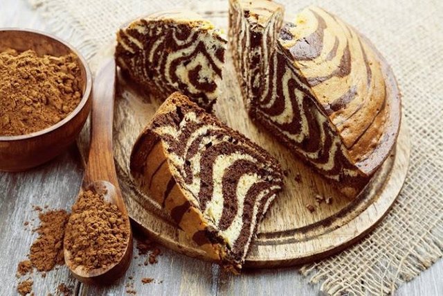 GÂTEAU-TIGRÉ-ZÉBRÉ-OU-LE-ZEBRA-CAKE1.jpg