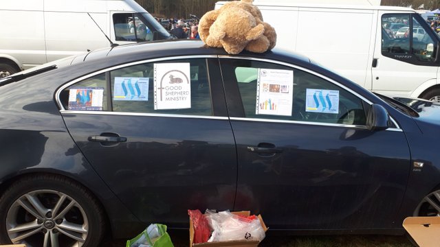 Steemit leaflets on car 2.jpg