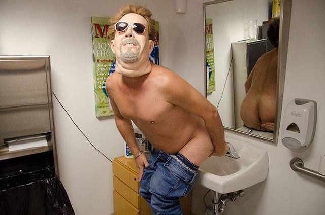 5287-01-03-13-sal-governale-in-ronnie-mund-mask-cleaning-his-ass.jpg