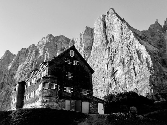 Falkenhütte.jpg