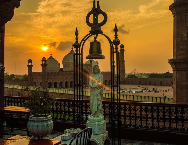View of Badshahi Mosque Lahore From a Famous Restaurant Cuckoo’s Den.jpg