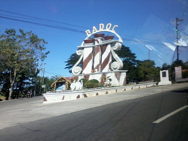 1024px-Badoc_welcome_sign.jpg