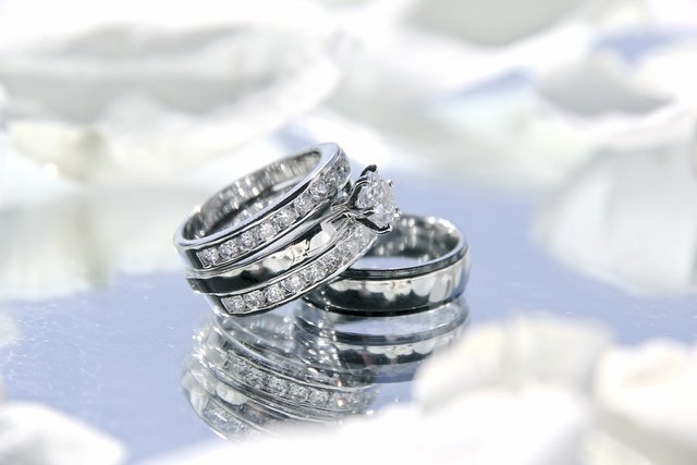 wedding-rings-2364418_960_720.jpg