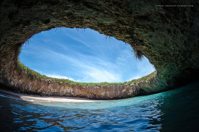 Playa-Escondida-Islas-Marietas.jpg