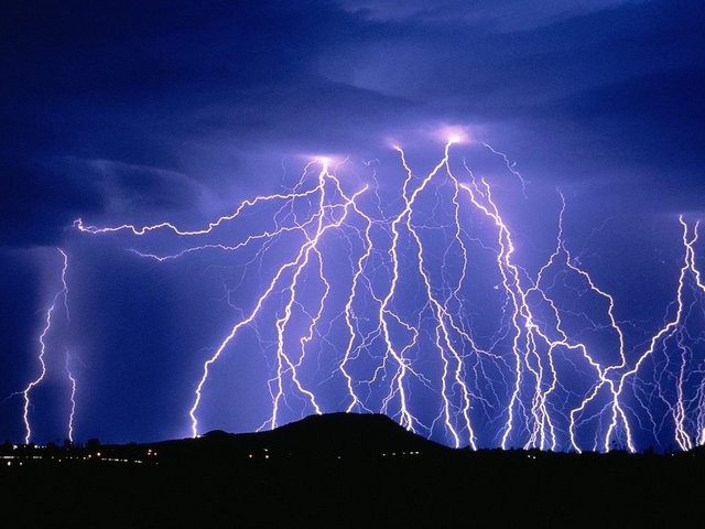 lightning-wallpaper.jpg