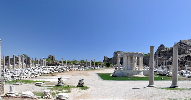 agora_panorama_2000.jpg