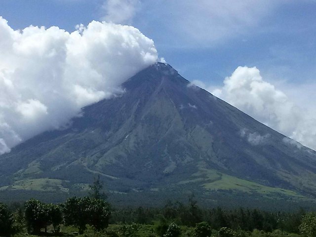 Mayon-Volcano.jpg