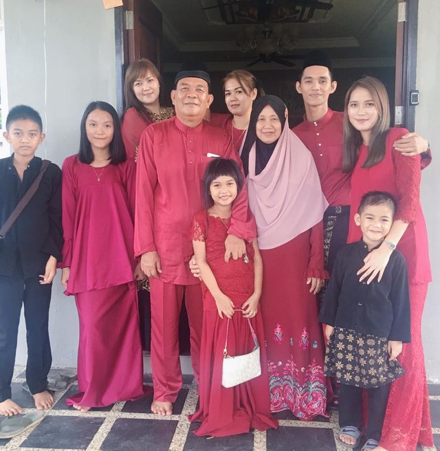 Family Raya 2017.jpg