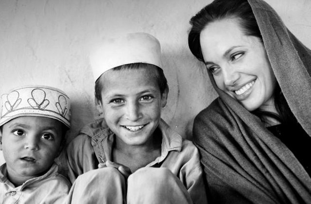 jolie-angie-syria.jpg