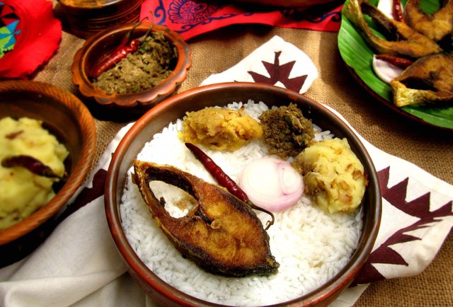 Pohela-Boishaks-Panta-Ilish...1.jpg