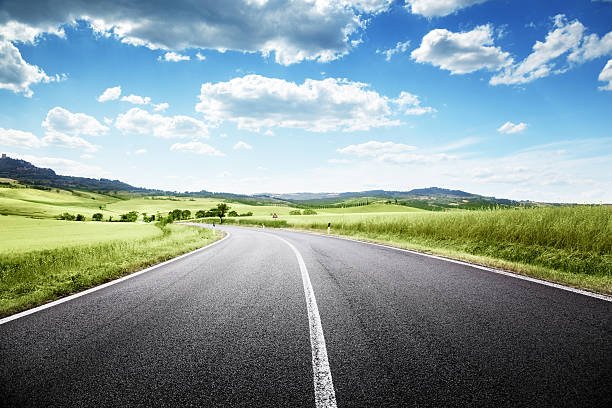 asphalt-road-in-tuscany-italy-picture-id503926644.jpg