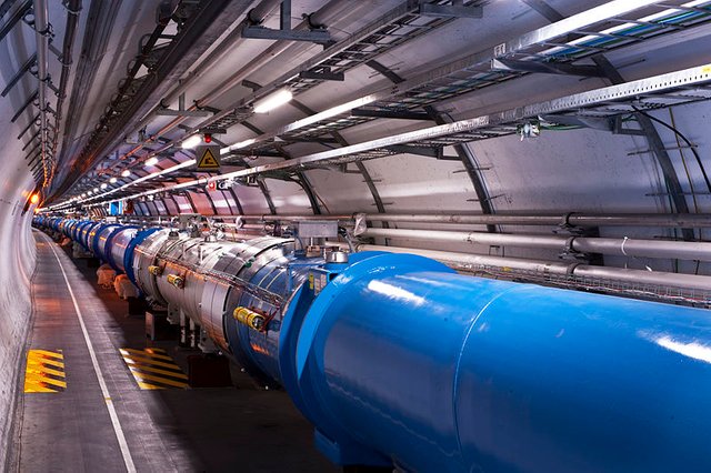 800px-Views_of_the_LHC_tunnel_sector_3-4,_tirage_2.jpg
