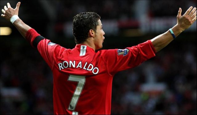 Cristiano_Ronaldo_512589a.jpg