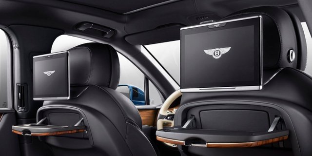 BENTAYGA V8 RSE_SCREENS_open 1398x699.jpg