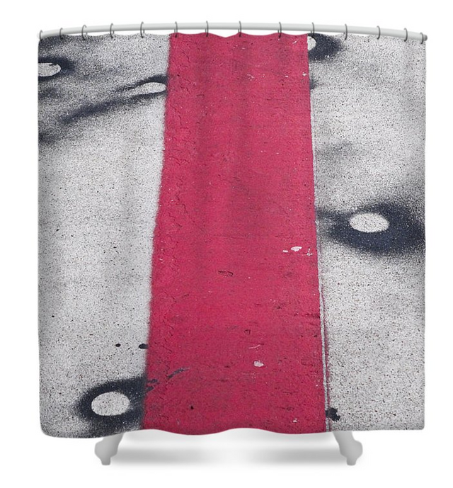 Red line shower curtain fitinfun.PNG