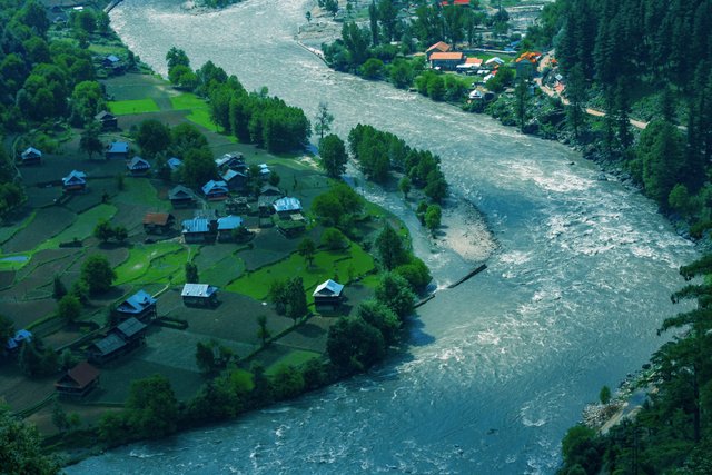 Keran,_Neelum_Valley,_Azad_Kashmir,_Pakistan.jpg