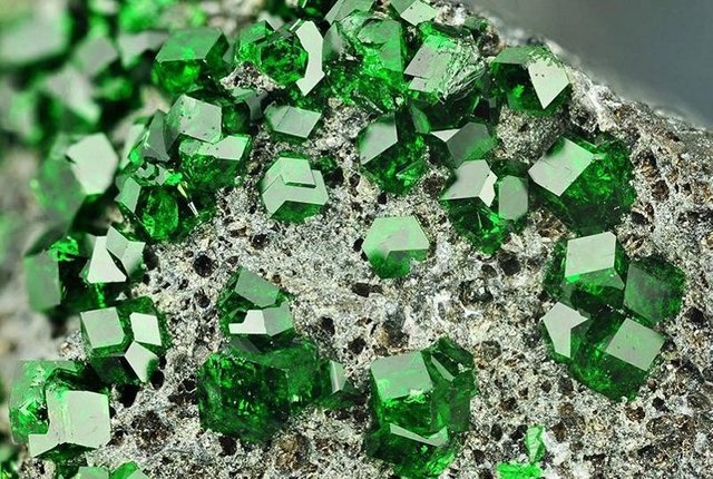 Minerals03_800.jpg