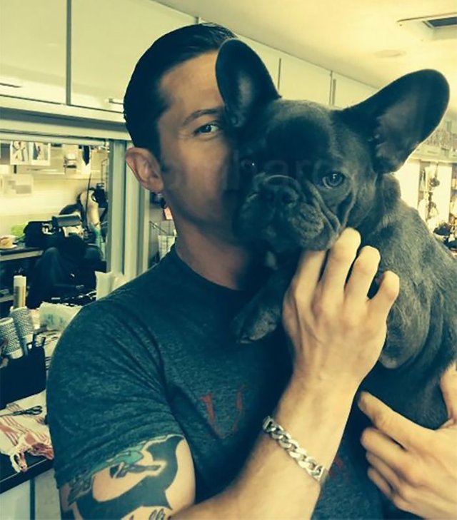 love-for-dogs-tom-hardy-28-59bf87391d61e__700.jpg