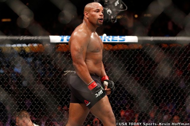 daniel-cormier-ufc-210-1.jpg