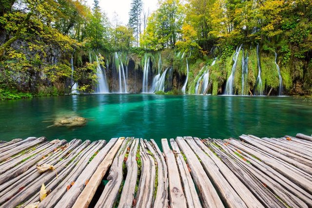 Plitvice-Lakes-National-Park-Croatia-740x494.jpg