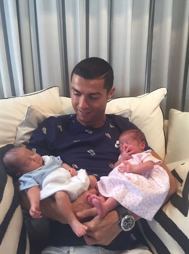 Cristiano Ronaldo-with-his-newborn-baby-twins.jpg