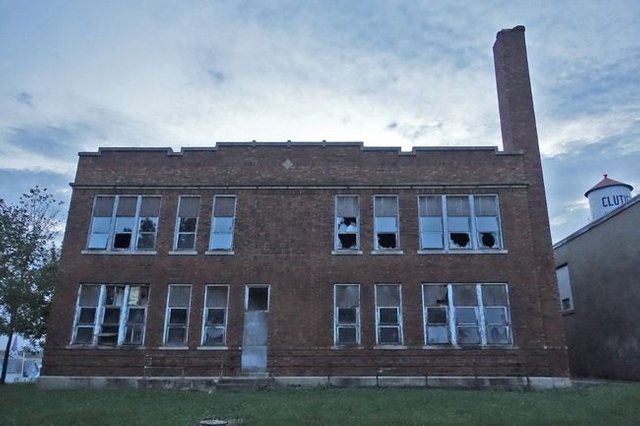 abandoned-clutier-public-school-in-iowa-17.jpg