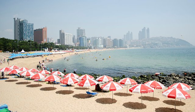 1200px-Haeundae_Beach_in_Busan.jpg