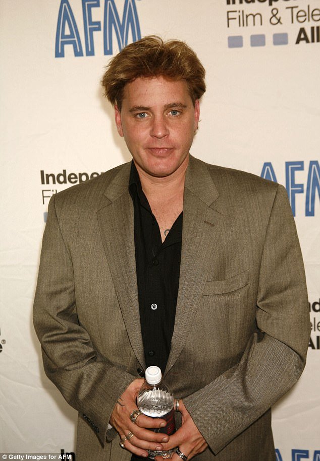 4623277200000578-5062721-A_now_deceased_Corey_Haim_pictured_allegedly_told_others_about_h-m-3_1510175497765.jpg