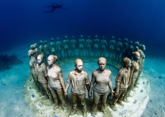 vicissitudes-005-jason-decaires-taylor-sculpture.jpg_backup.jpg