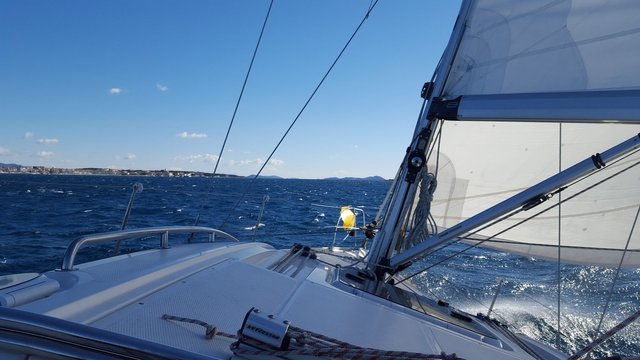 sailing-1188630_1920.jpg