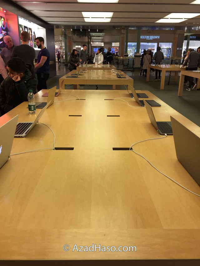 Apple Store Manchester 3.jpg