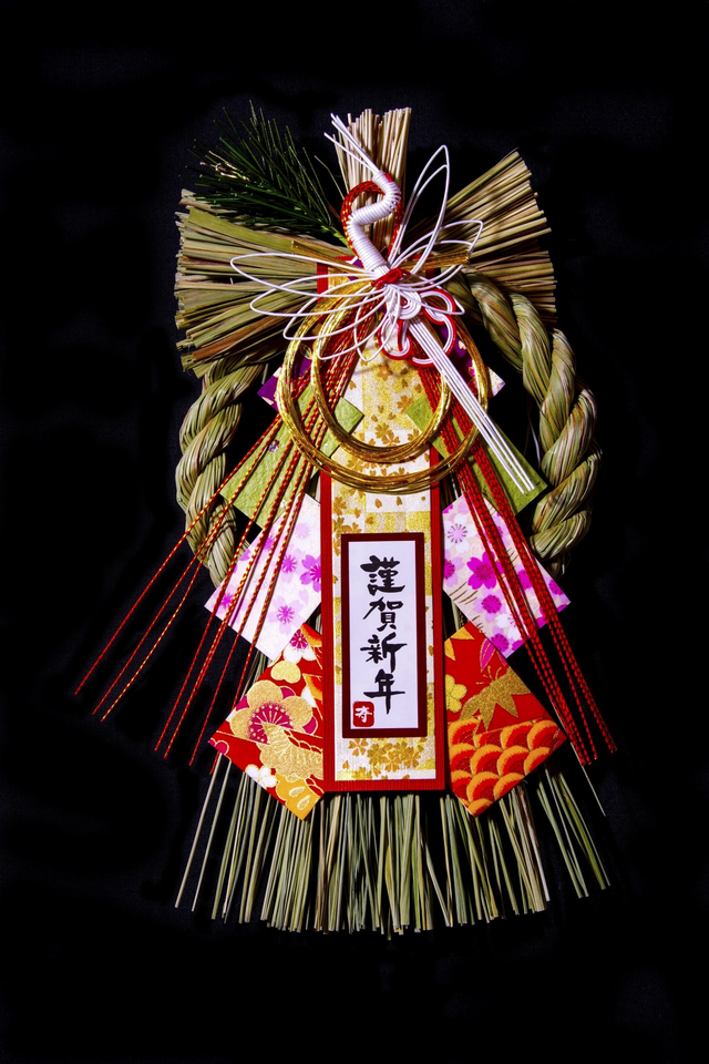 신년 장식중의 하나인 시메카자리(しめ飾り/와카자리輪飾り라고도 합니다.