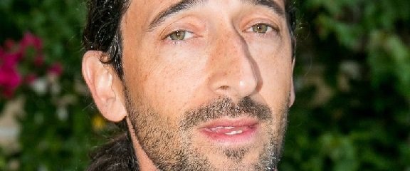 adrien-brody-large-bony-nose-1478903834.jpg