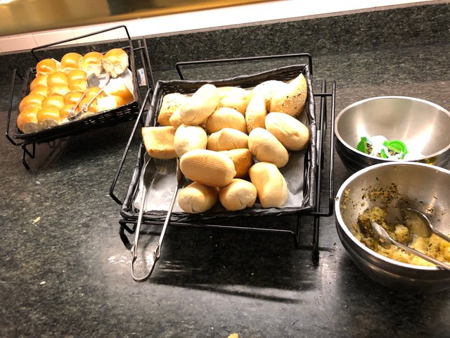 Dinner Rolls bread Lunch Buffet in Walt Disney World at Crystal Palace!.jpg