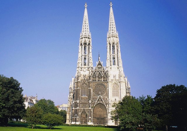 votivkirche_-_sigmund_freud_park-teaser_-oe_werbung_-diejun.jpg