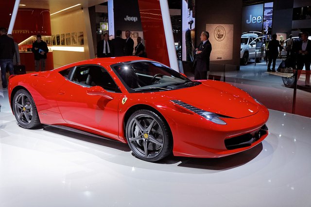 Ferrari_458_Italia_-_Mondial_de_l'Automobile_de_Paris_2012_-_001.jpg