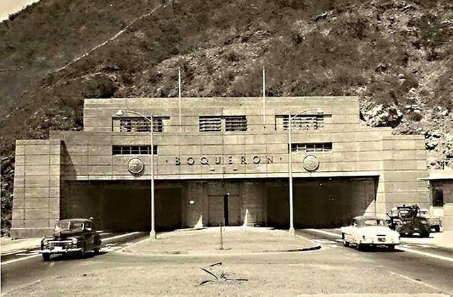 Boqueron uno de la carretera Caracas - La Guaira.jpg