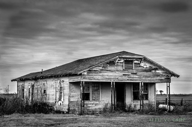 B&W - Old farm house-2.jpg