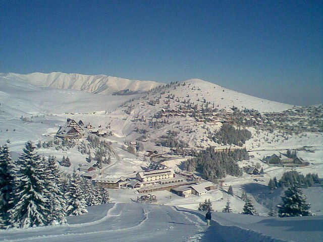 800px-Popova-Shapka-Panoramic-View.jpg