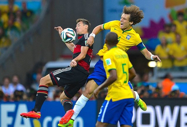 800px-Brazil_vs_Germany,_in_Belo_Horizonte_12.jpg