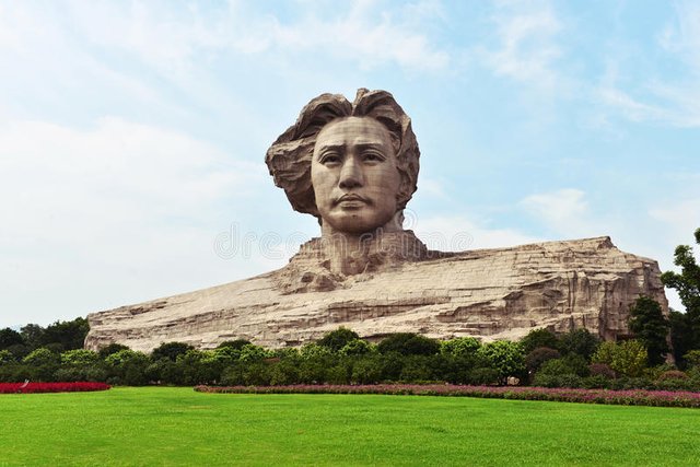 young-mao-tse-tung-statue-ï%BCˆmao-ze-dongï%BC‰statue-his-hometown-changsha-china-zedong-leader-communist-revolution-51533703.jpg