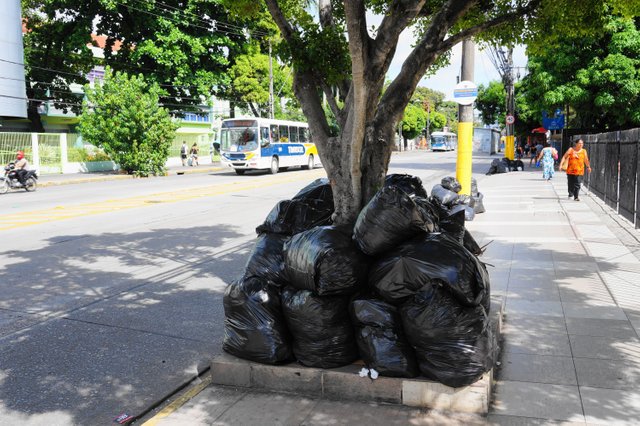 Lixo acumulado na cidade do Recife,Greve dos garis no Recife PE 08042017 2.JPG