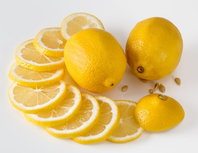 lemon-3225459_1920.jpg