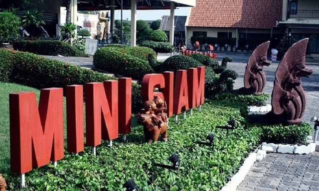 Mini Siam.jpg