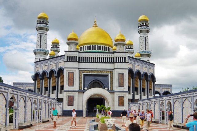 hassanil-bolkiah-mosque.jpg