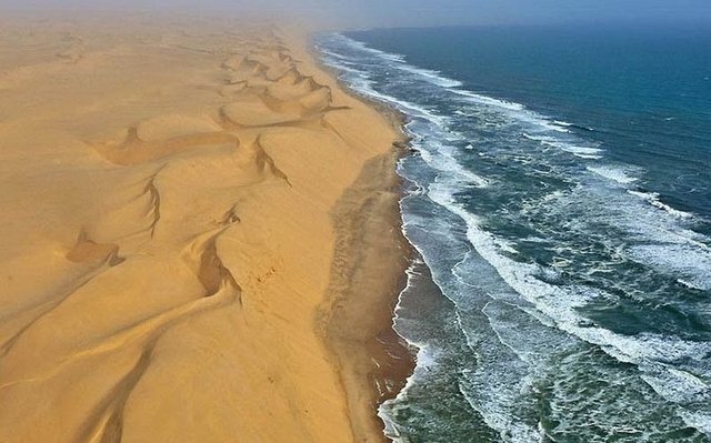 namib-desert-meets-sea-3[2].jpg