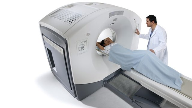 Discovery_PETCT_603_clinicianandpatient.jpg