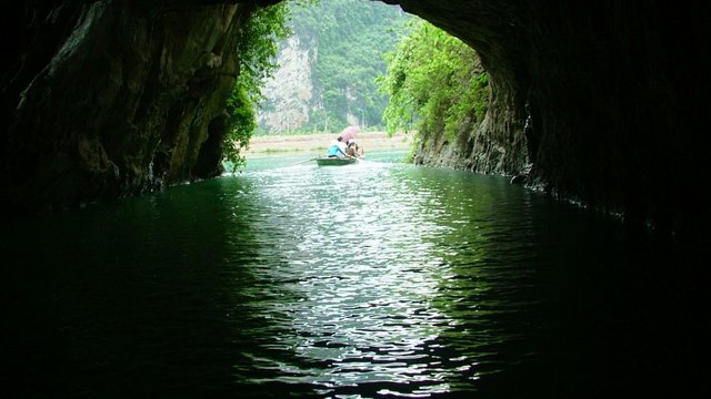 Bai-Dinh-Pagoda-–-Trang-An-Cave-Full-Day-group2.jpg