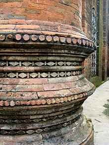 qlow-220px-Nine_Dome_Mosque,_Bagerhat(নয়_গম্বুজ_মসজিদ,_বাগেরহাট)_(8).jpg