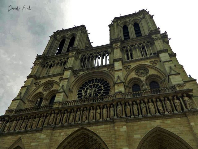 24-04notredame.jpg